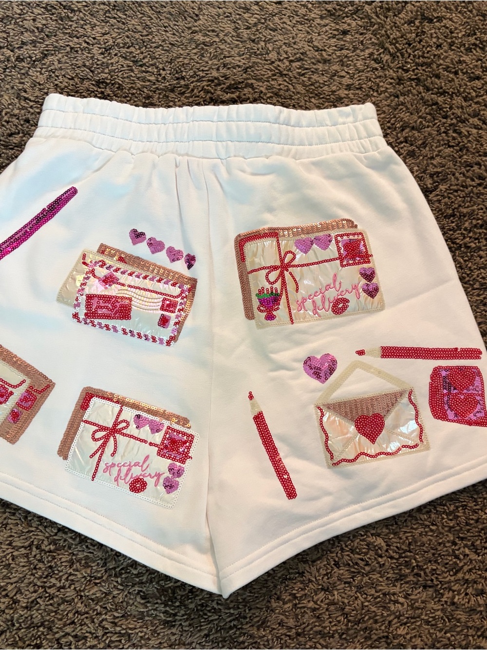 QOS QUEEN OF SPARKLES Heart Embroidered White Shorts NWT VALENTINES DAY - Picture 8 of 10